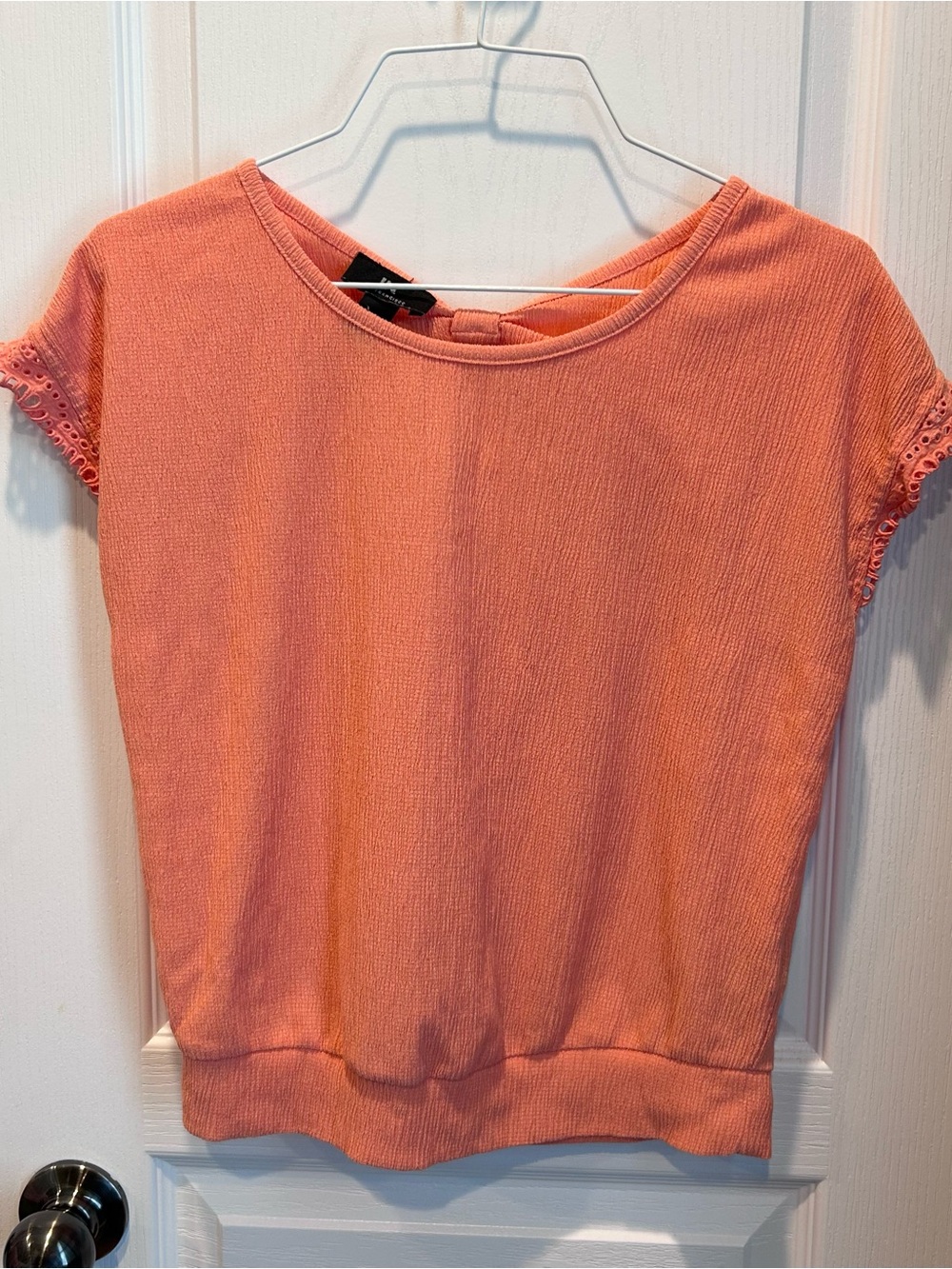 I.N. San Francisco Coral Bow Back Eyelet Lace Short Sleeve Textured Top Small